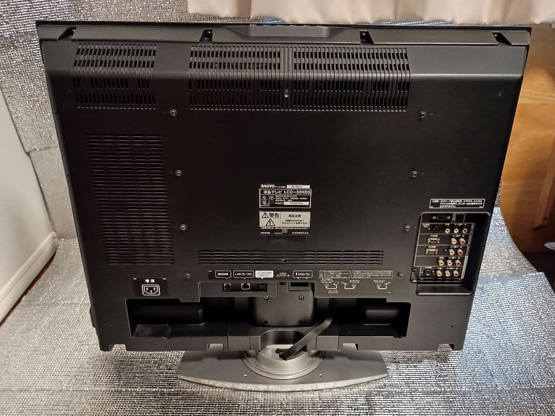 液晶テレビ 約30インチ　首振り機能あり