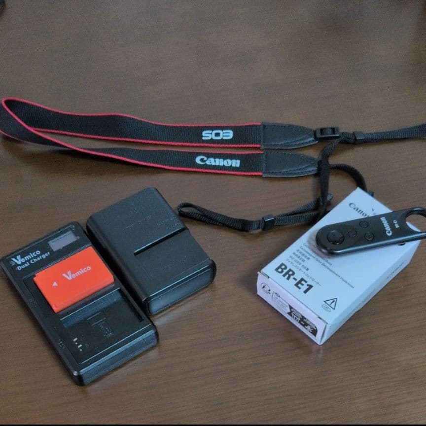 【美品】Canon EOS Kiss M2 ダブルズーム＋22mm単焦点レンズ