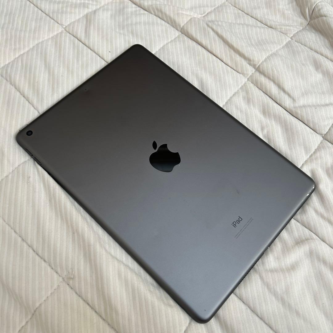 iPad 第7世代 128GB スペースグレイ　タッチペン、ケース付き