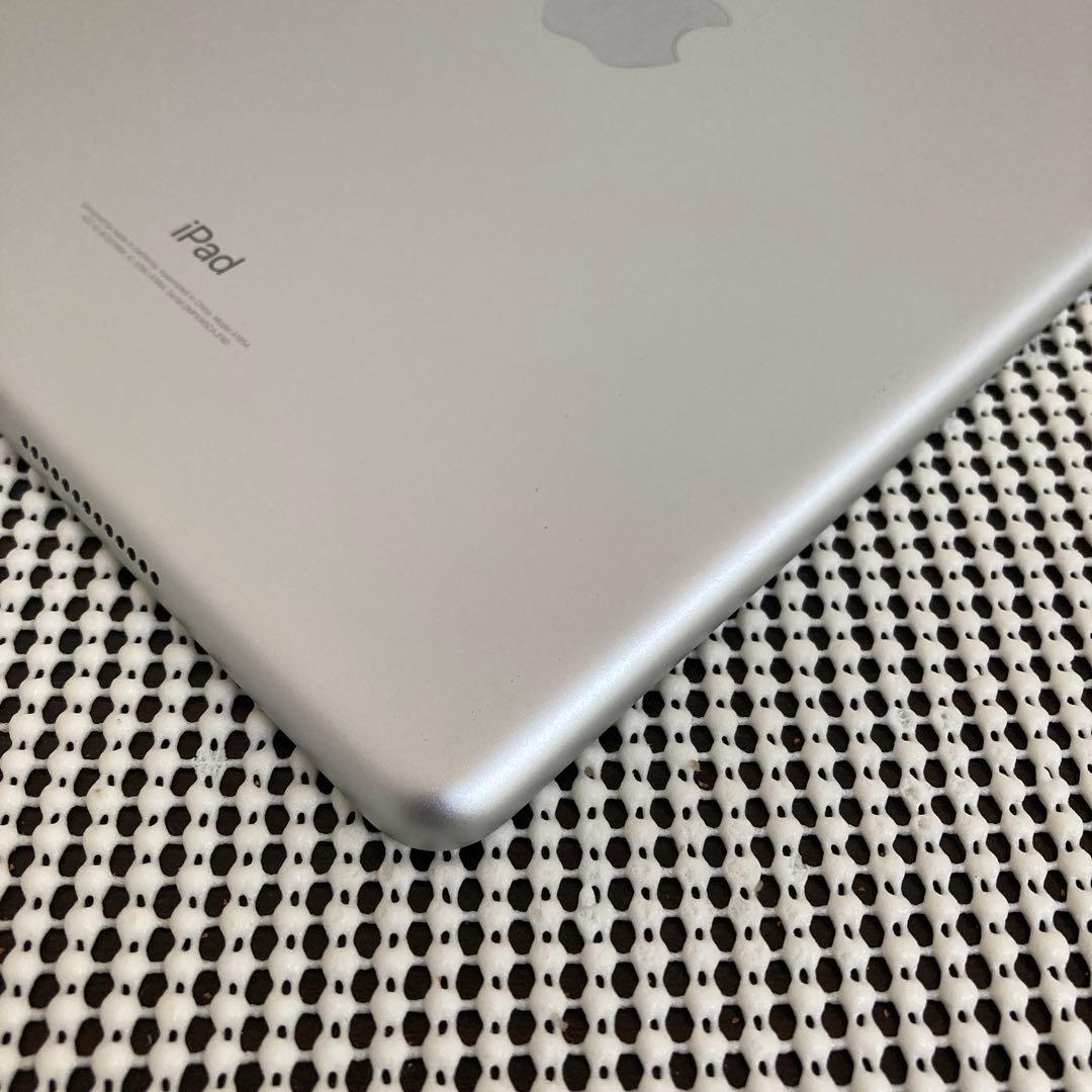 60 極美品新品級☆電池ほぼ新品☆iPad6 第6世代 32GB SIMフリー☆