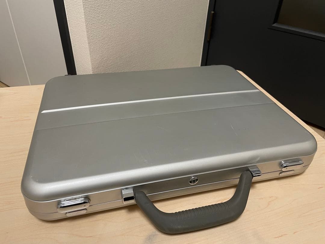 PROTEXアルミニウム製シルバー ビジネスバッグ（TV Asahi コラボ品）