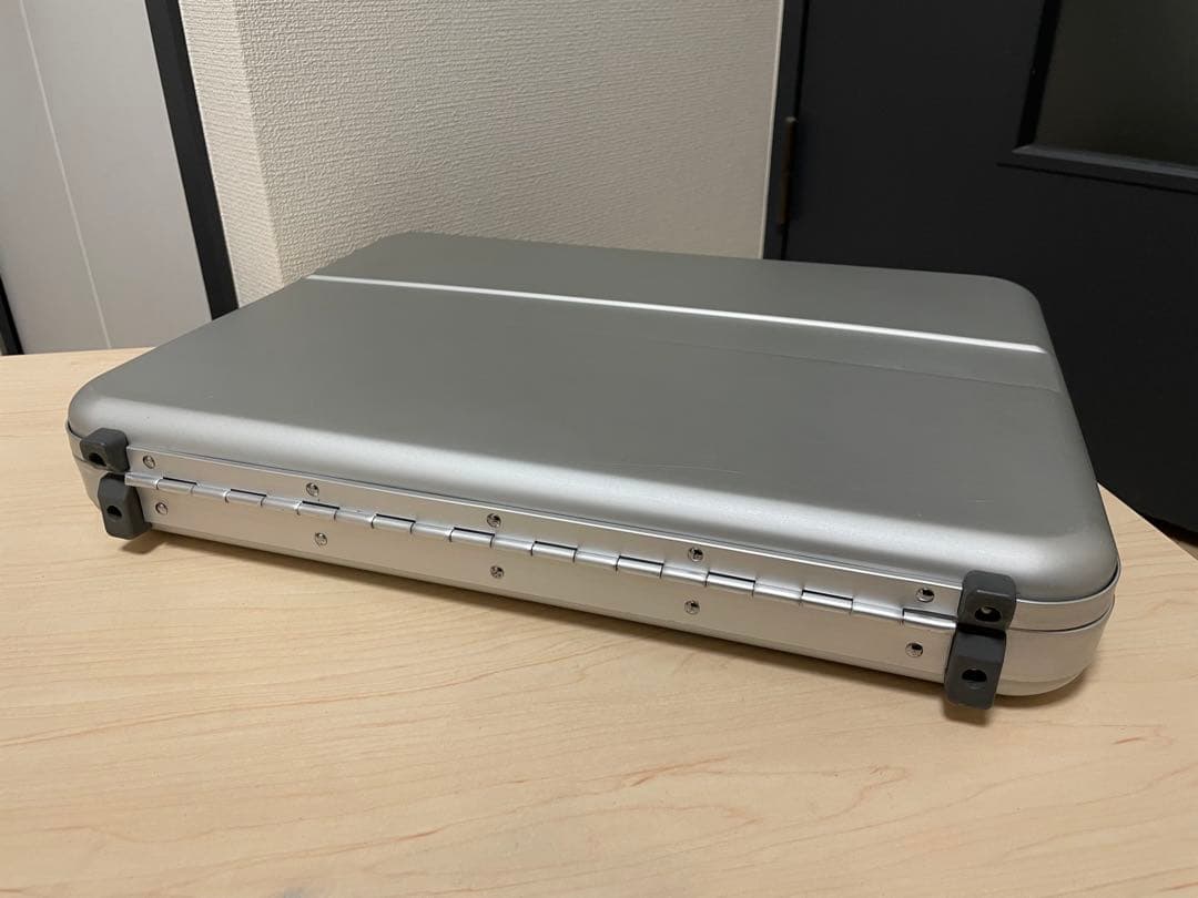 PROTEXアルミニウム製シルバー ビジネスバッグ（TV Asahi コラボ品）