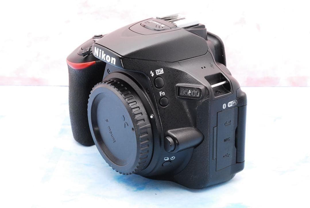 Nikon D5600✨一眼レフカメラ✨望遠レンズ付Wレンズ✨スマホ転送！