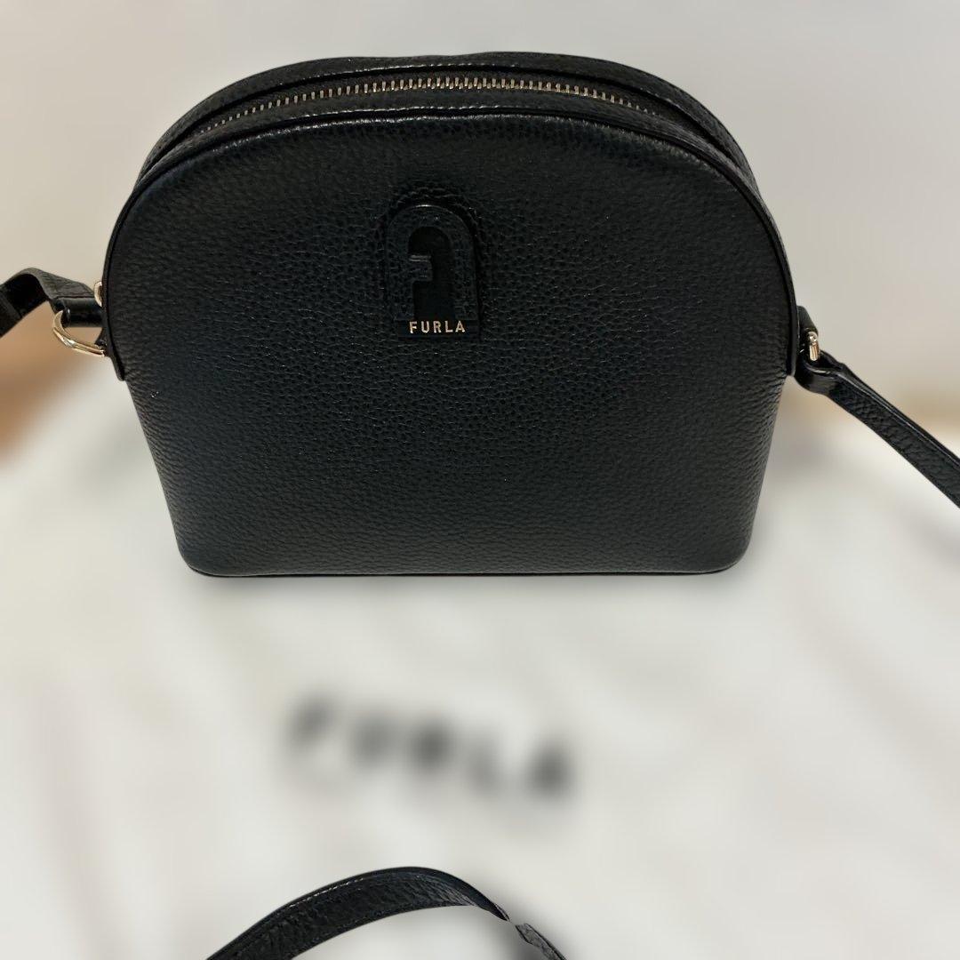 フルラ　ショルダーバック　ブラック