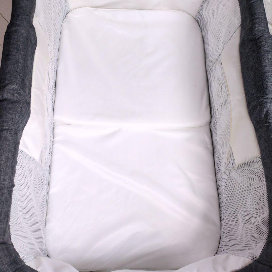 ◎美品◎　UBRAVOO ベビーベッド 折りたたみ式　キャスター付き