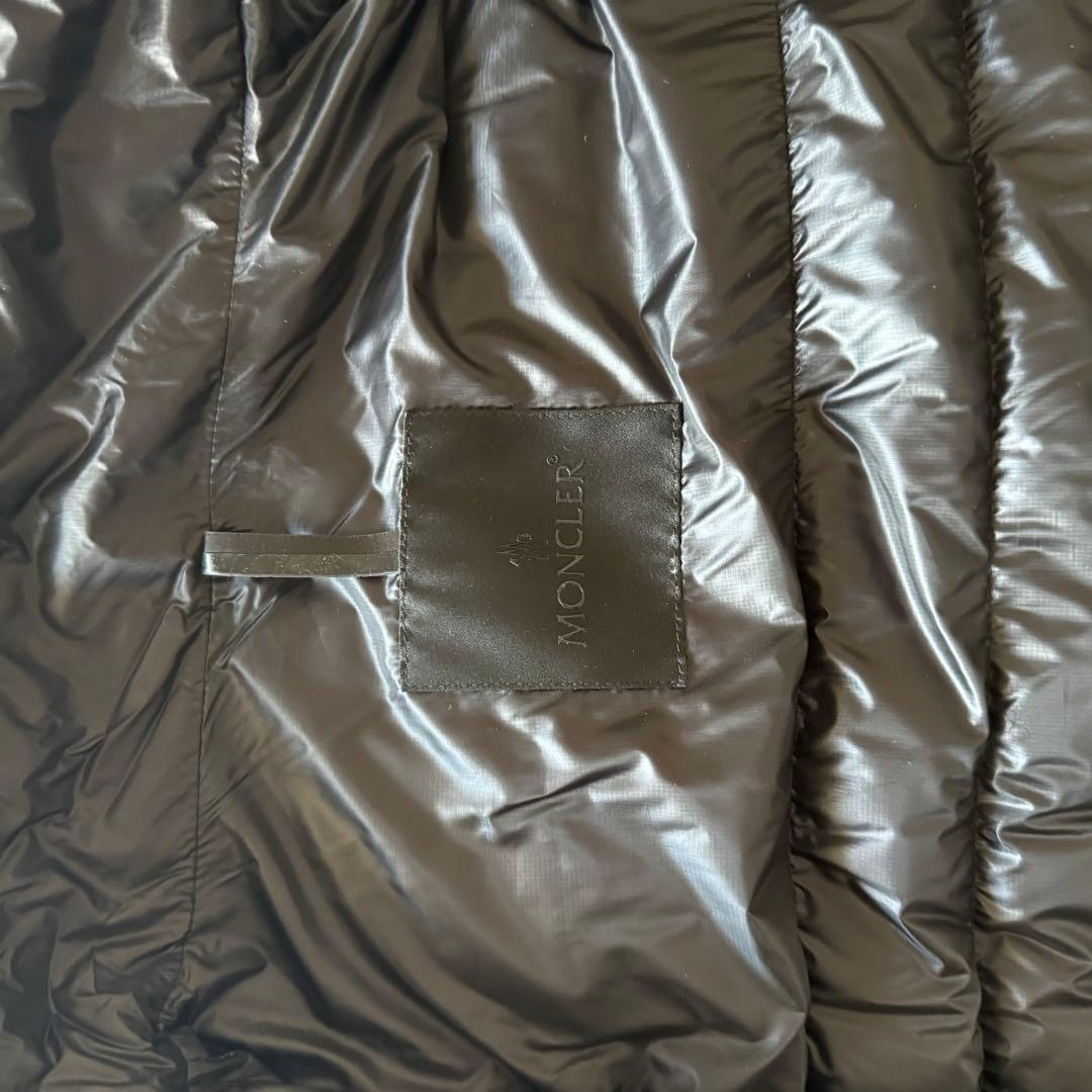 値下げ中　MONCLER ブラック ライトダウンジャケット