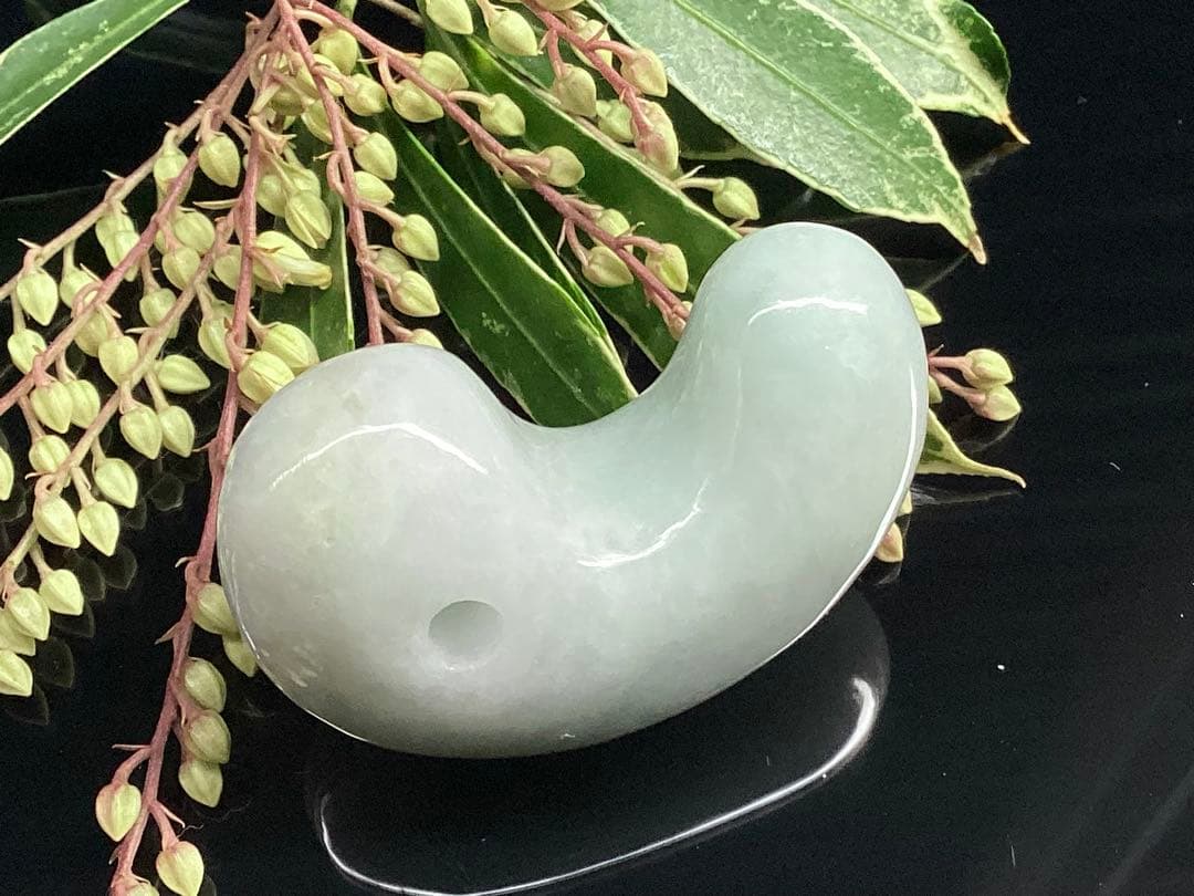 ✳特大　極上勾玉の一言です‼️親方おすすめ　糸魚川翡翠勾玉ジェダイト　鑑定機関書付