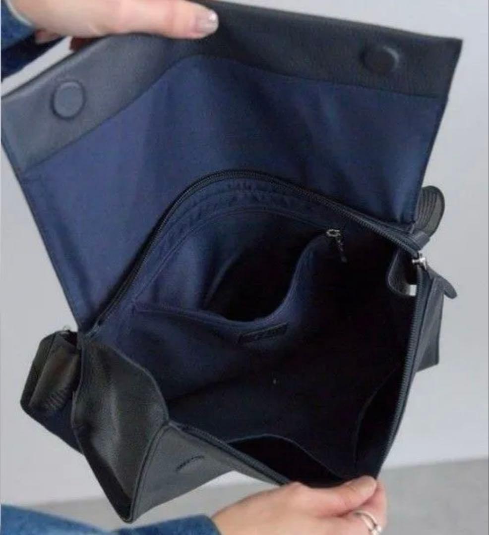 【美品】本革 470gワイドテープショルダーバッグ/ボディバッグ イアパピヨネ