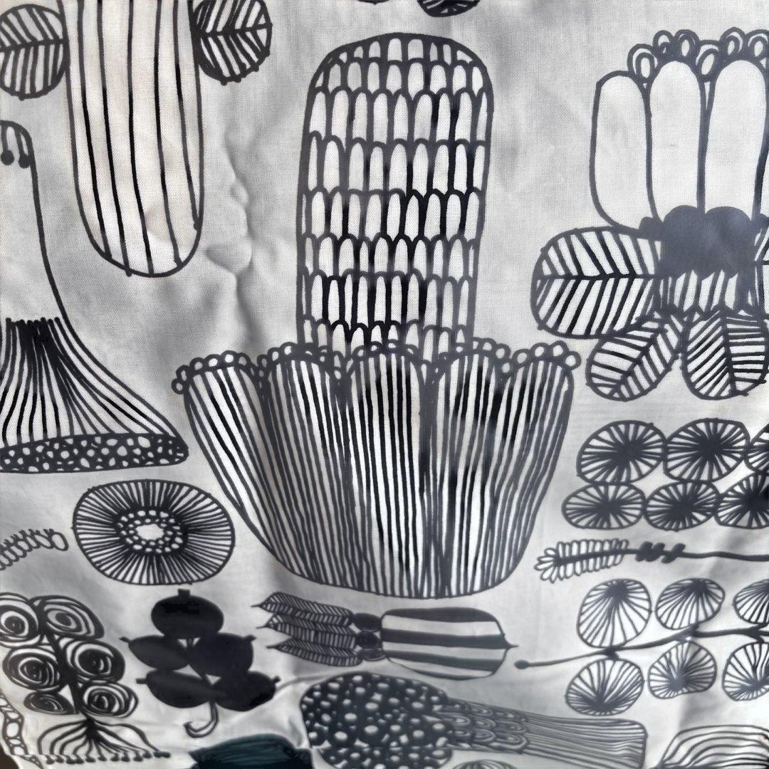 こめちゃんさん特大　マリメッコmarimekkoテーブルクロス　撥水生地