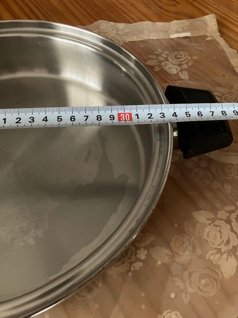 ロイヤルクイーン　ステンレス製 中型 両手鍋 蓋付き