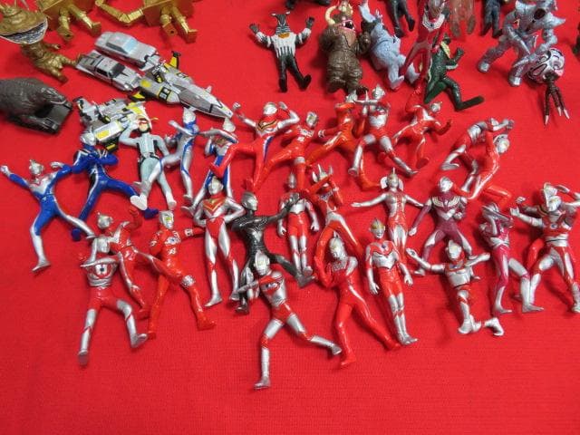 ア*ア様 8ee1411 大量!! ウルトラマン ソフビ フィギュア 75体以上