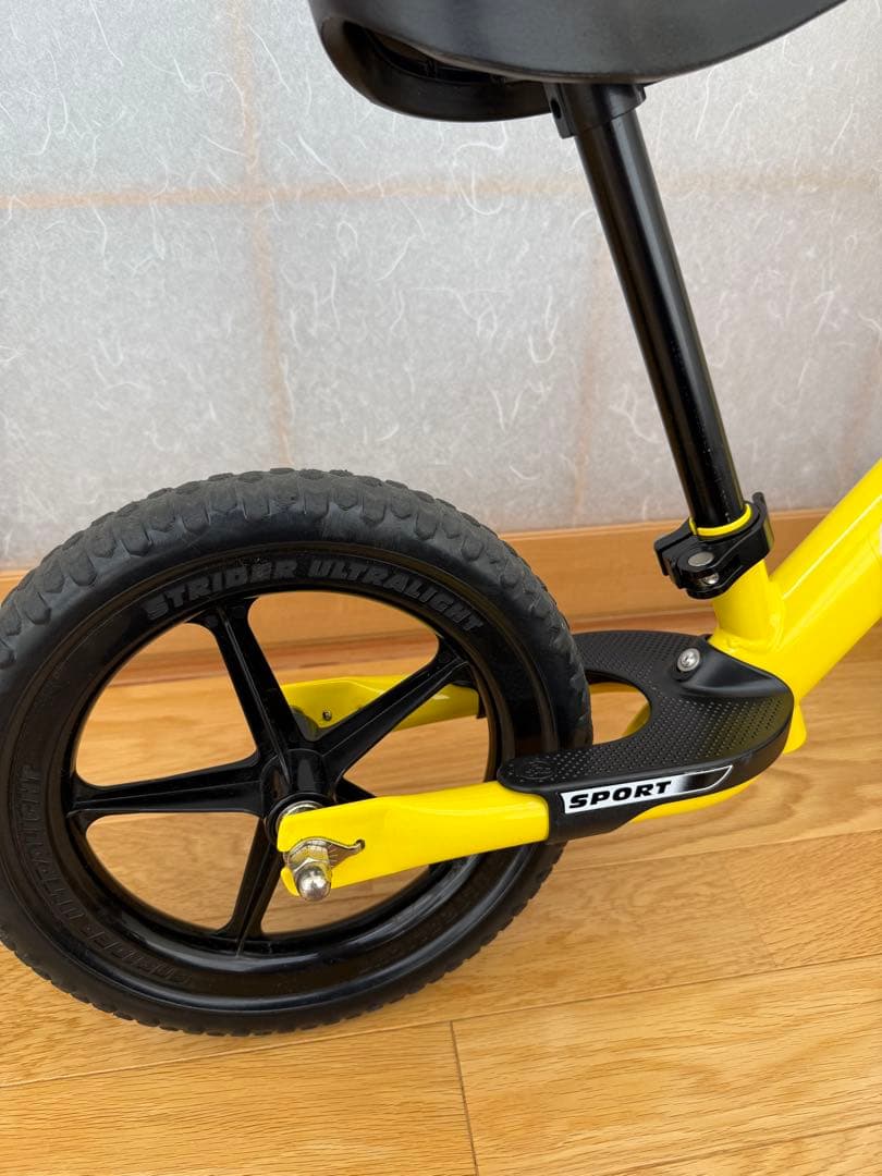 ダーン様⭐︎ストライダー　スポーツ　12インチ　黄色　ヘルメット付き