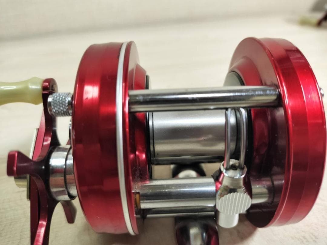 masaABU GARCIA アブ アンバサダー 5000　4ネジ