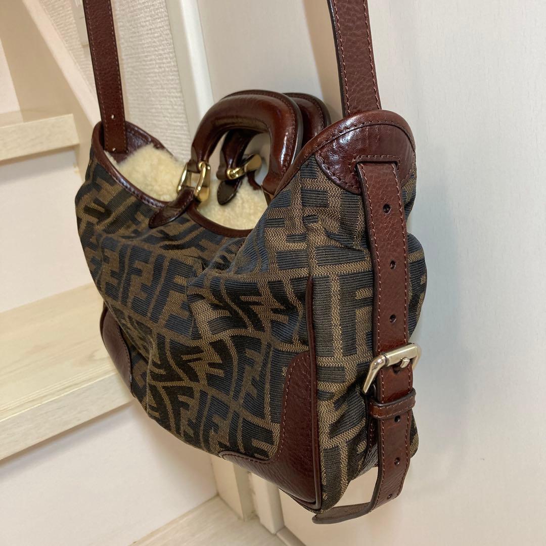 FENDI フェンディ バッグ ズッカ ムートン ショルダー 斜め掛け2WAY