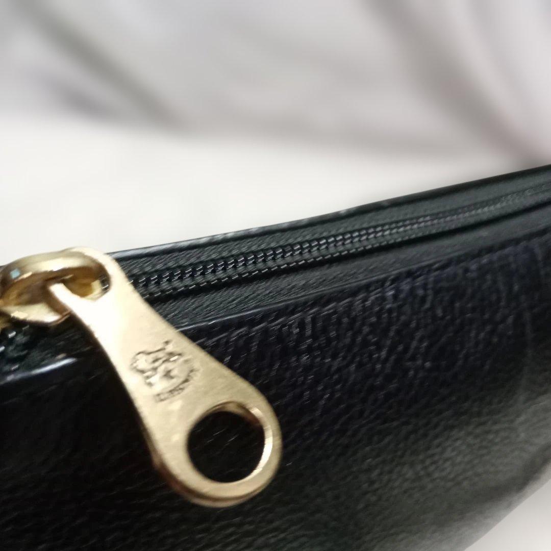 イルビゾンテ　IL BISONTE　ブラック ショルダーバック