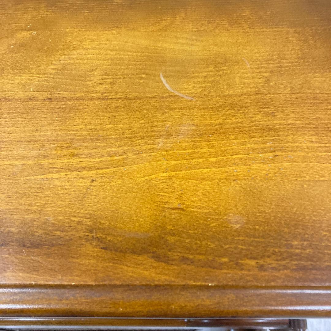 【カリモク】コロニアル　マガジンラック付き サイドテーブル