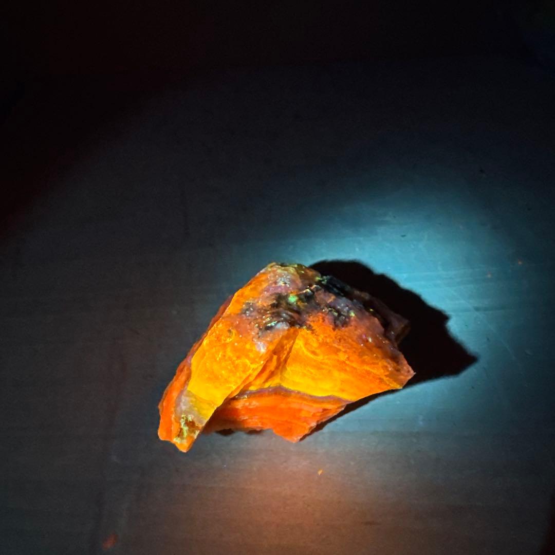 北海道石　然別オパール　蛍光オパール191g