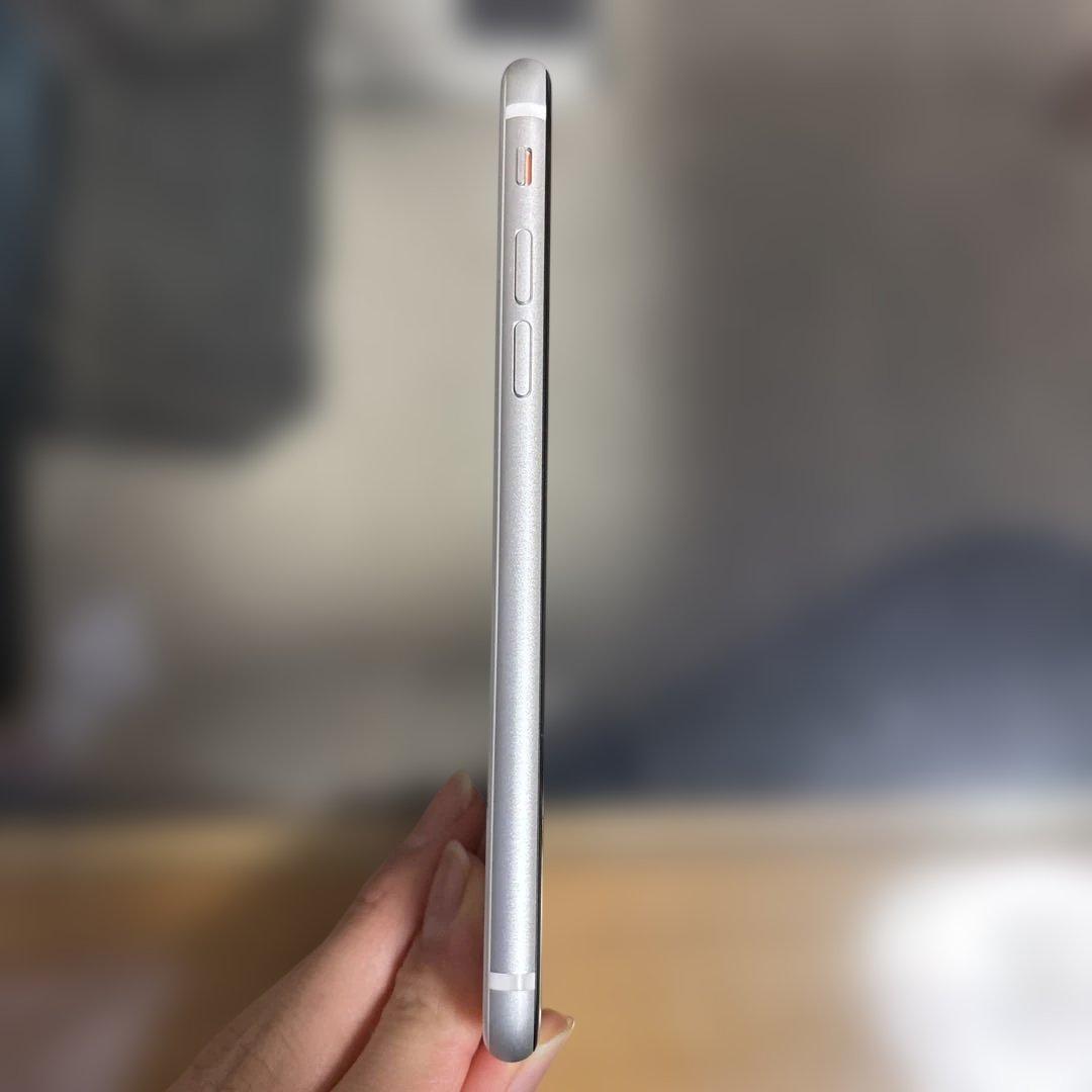 Apple iPhone SE 第2世代 ホワイト 本体 64GB ケース付き