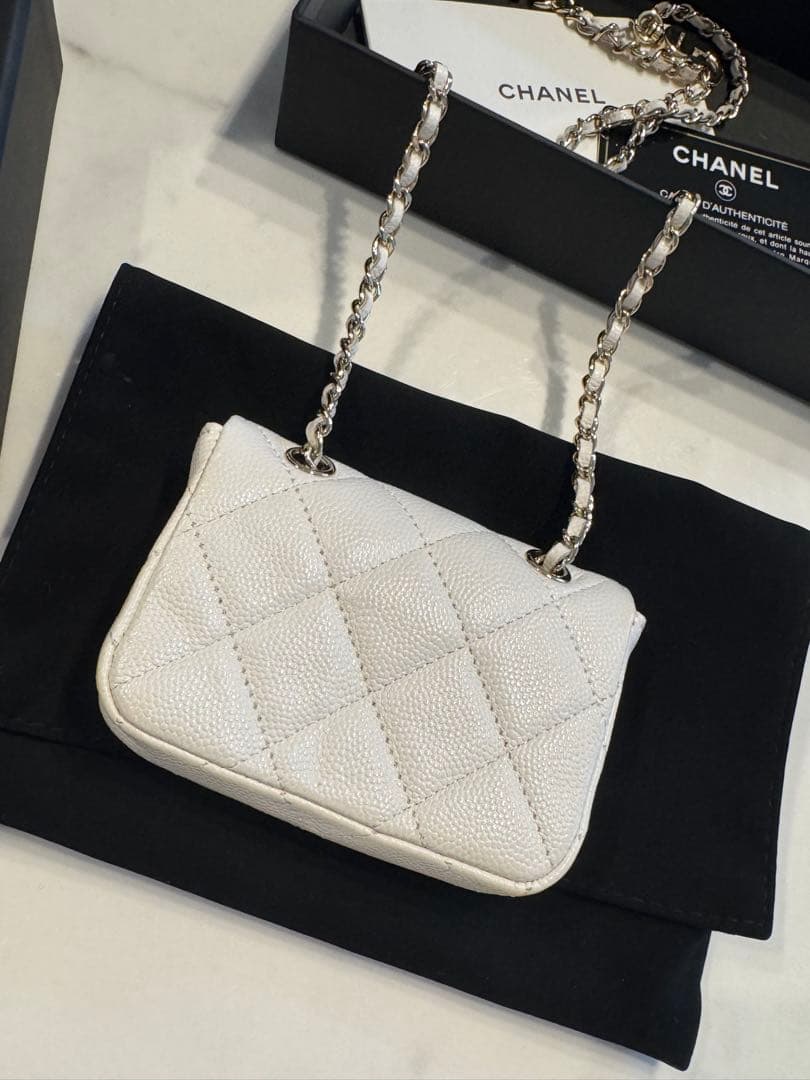 CHANEL ホワイト レザー ショルダーバッグ
