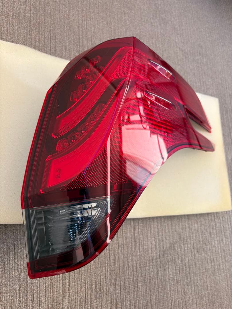 30アルファード前期　純正テールランプ ＋リアガーニッシュ　セット