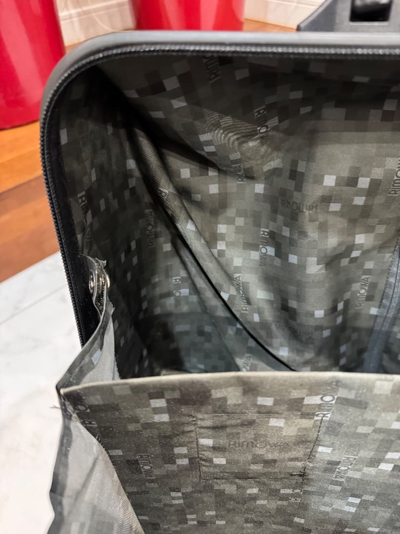 ビジネストローリー RIMOWA サルサ 黒 2輪 軽量 出張に良い機内持込可