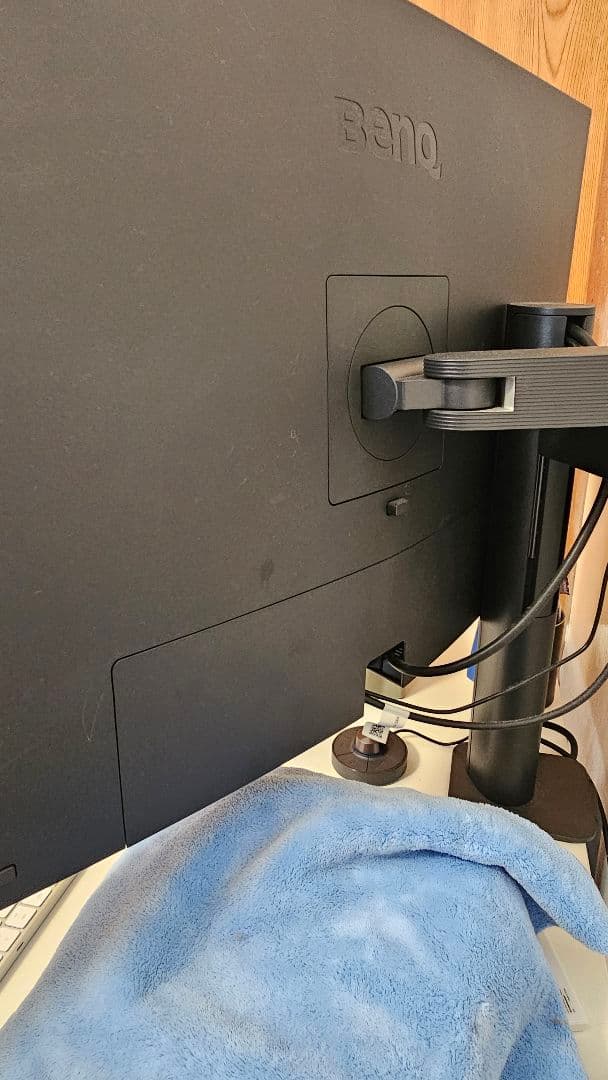 極美品　BenQ PD3205UA エルゴモニター付31.5型　デザインモニター