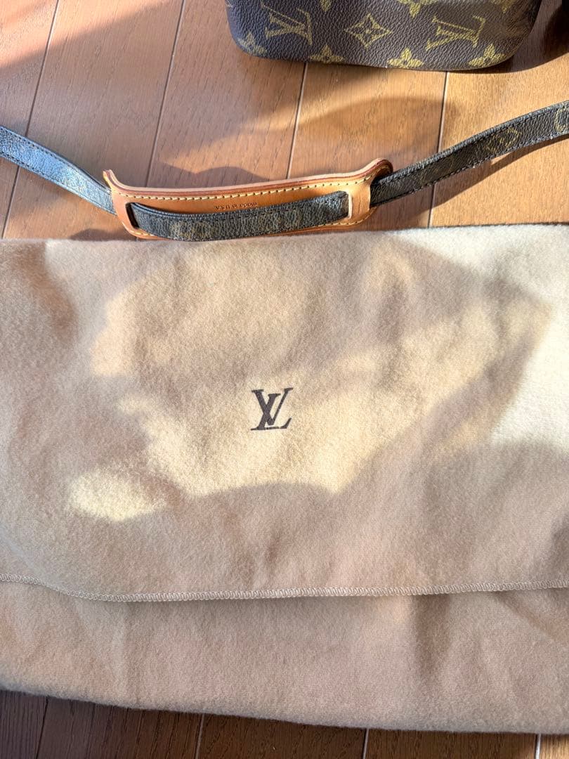 Louis Vuitton ショルダーバッグ モノグラム ダヌーブ