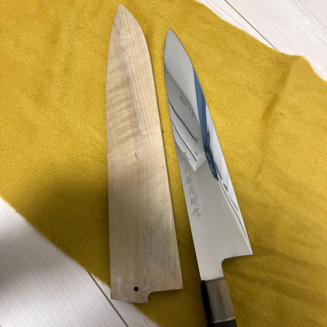 メ*0様 ①全鏡面 銀三 本焼 伝統工芸士 山塚氏　9寸牛刀　準未使用　木鞘付き