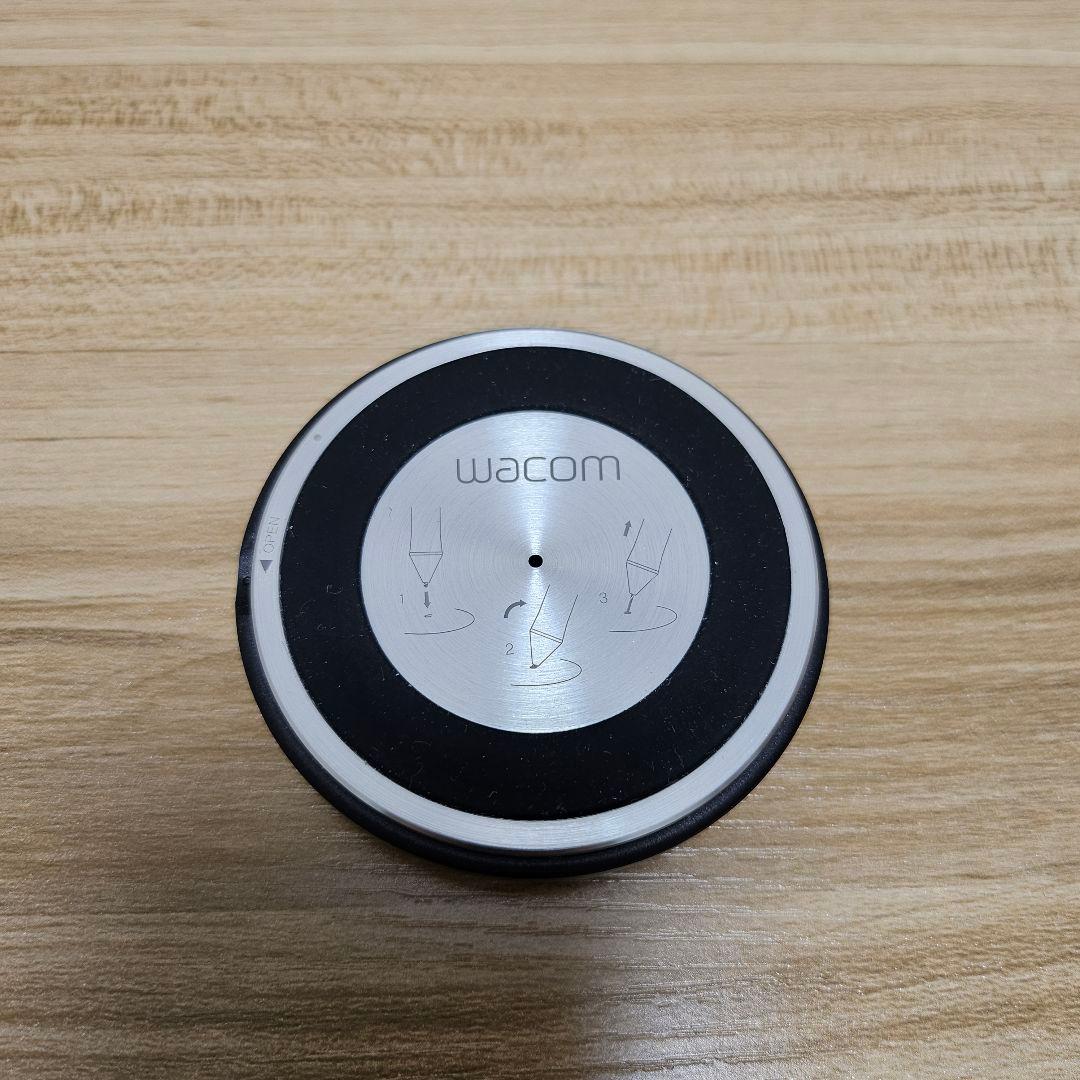 Wacom Intuos Pro ペンタブレット(PTH-660)