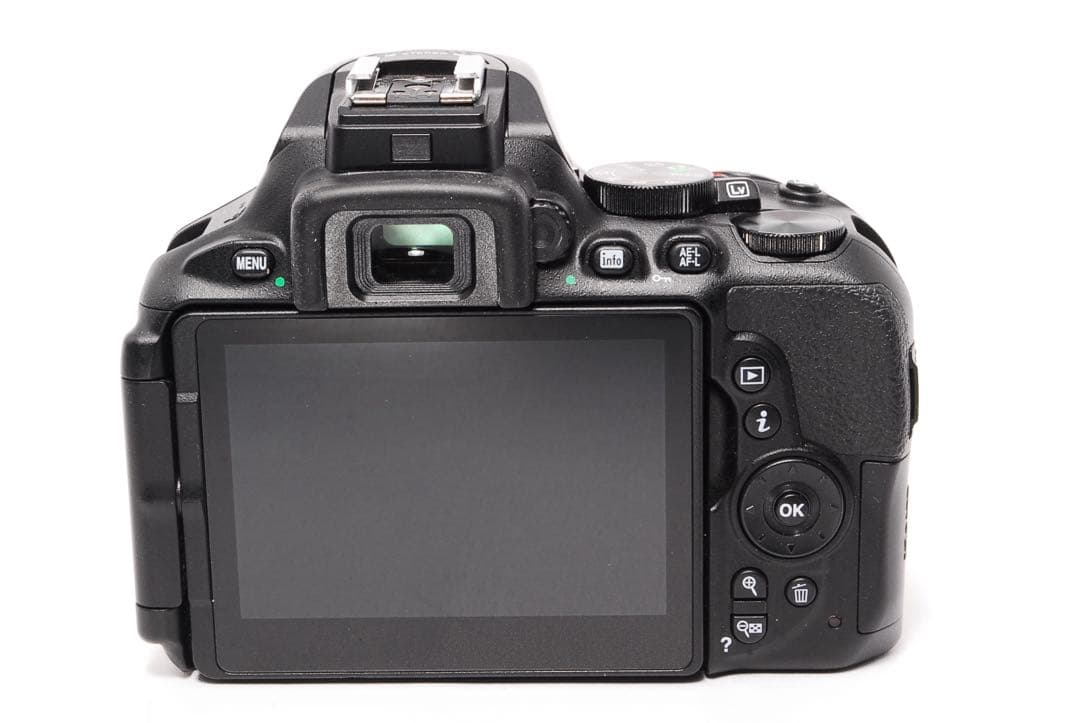 WiFiで楽々転送◆Nikon D5600◆一眼レフカメラ◆ショット数5710！