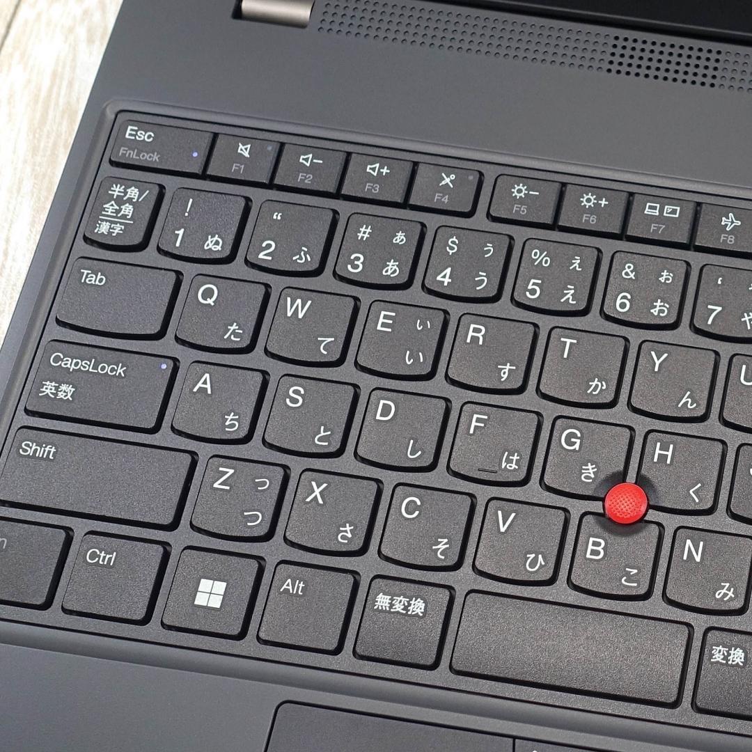 未使用に近いレベルの極美品✨１０コアの１２世代コアｉ５に超高速ＳＳＤ✨ＩＰＳ液晶