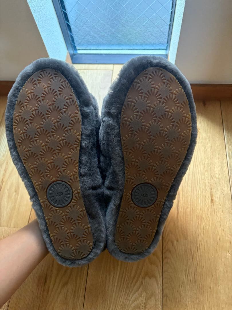靴 UGG Fluff Yeah