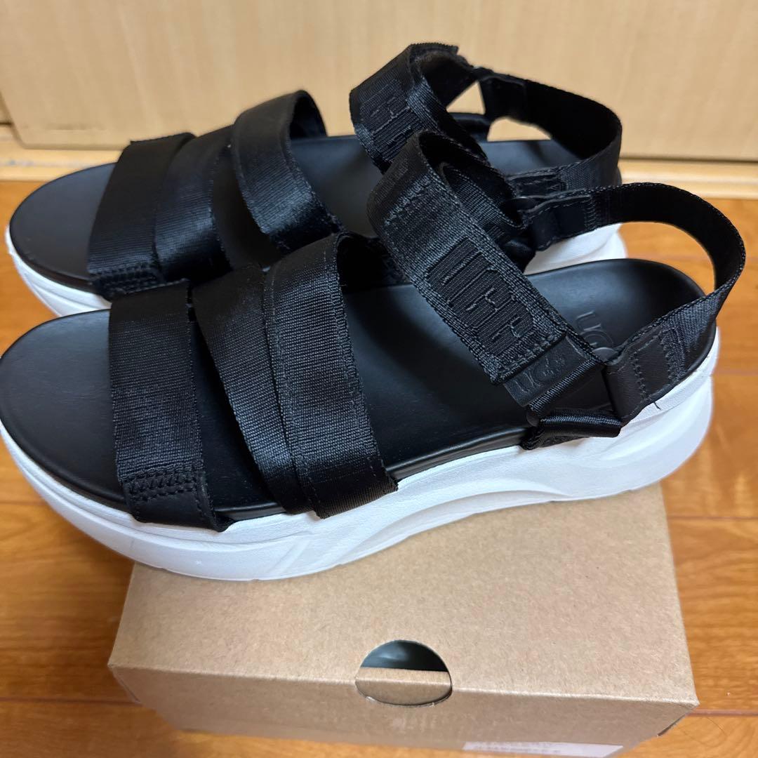 UGG クロスベルト スポーツサンダル