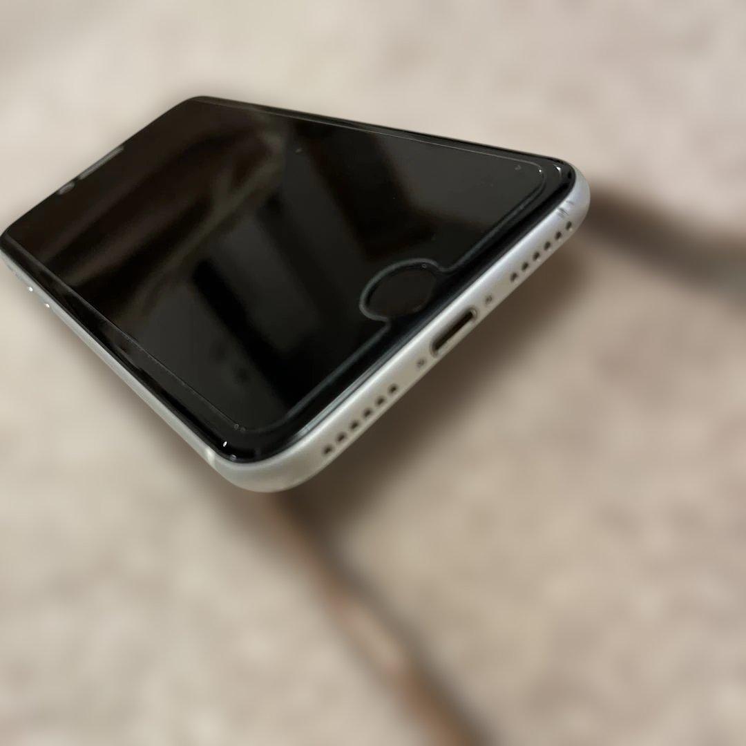 ち*婦様 Apple iPhone SE ホワイト 本体