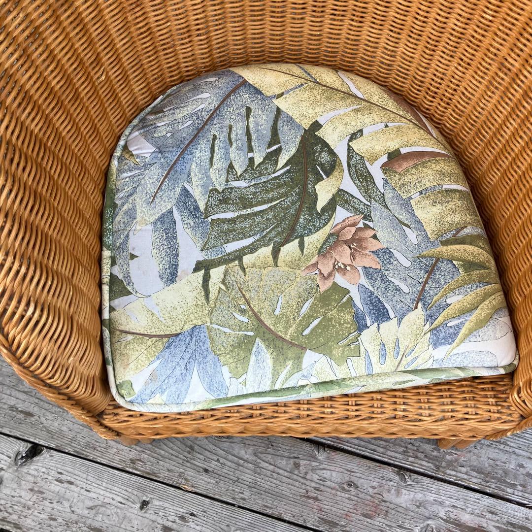 ① 昭和レトロ カザマ 花柄クッション アーチ型ラタンチェア アームチェア