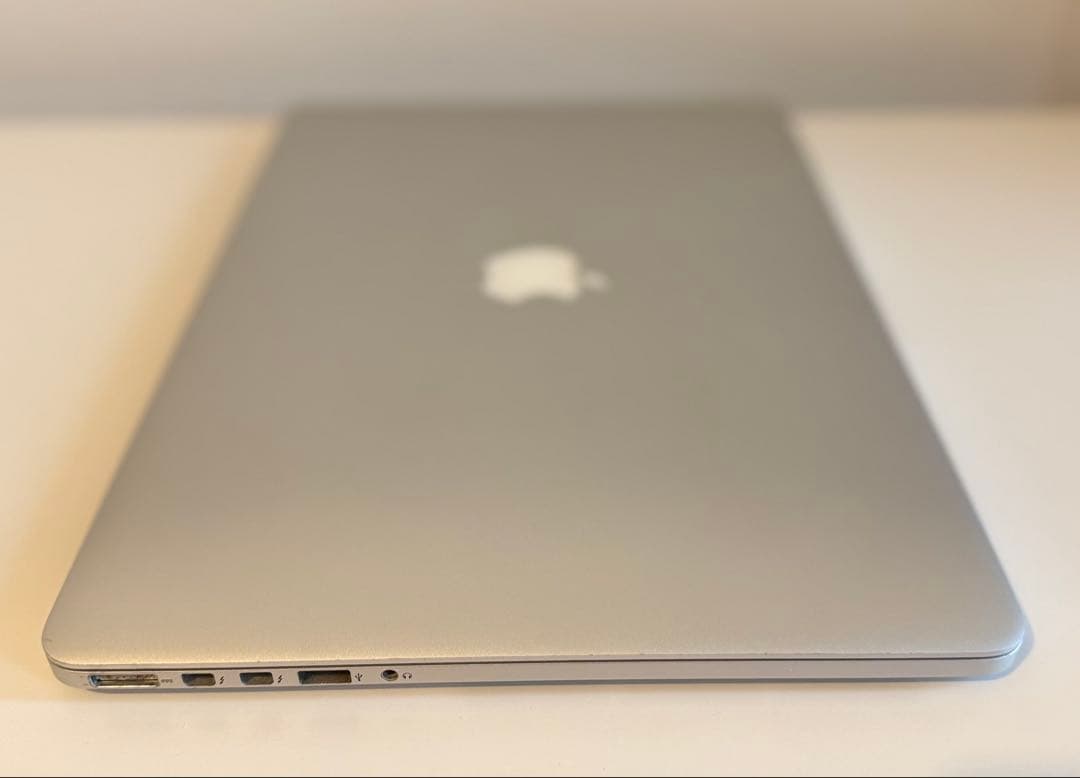 美品 Macbook Pro 2015 15インチ 今年最新mac os