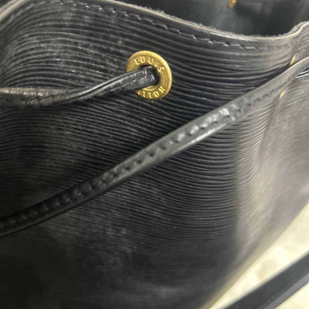 ルイヴィトン エピ ノエ レザー ショルダーバッグ ブラック シリアルあり