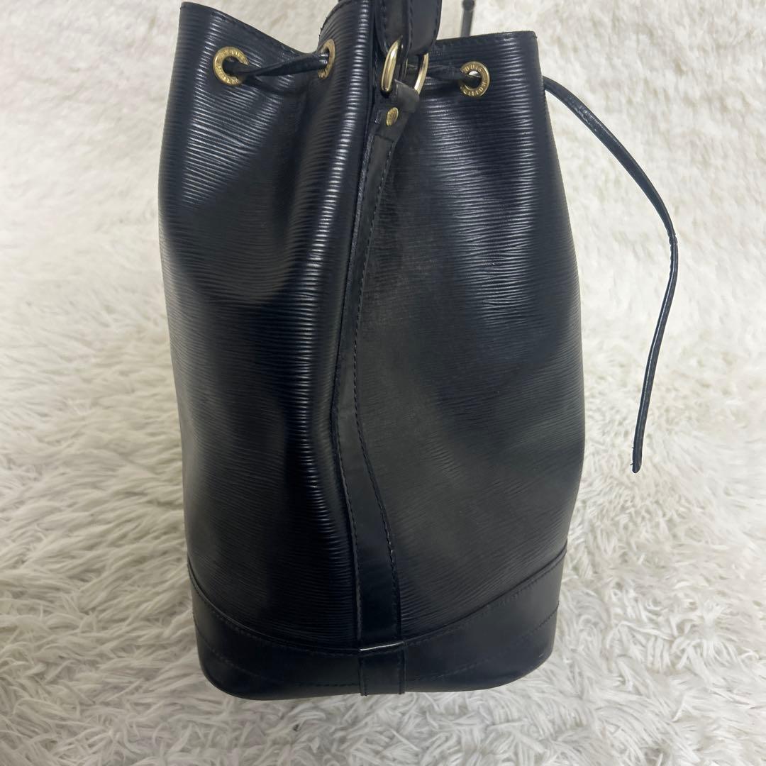 ルイヴィトン エピ ノエ レザー ショルダーバッグ ブラック シリアルあり