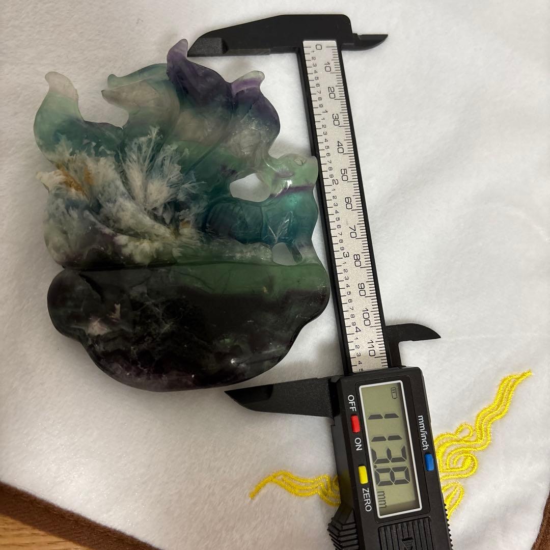 【天然石】フェザーフローライト　九尾　置物　美品 台座付き