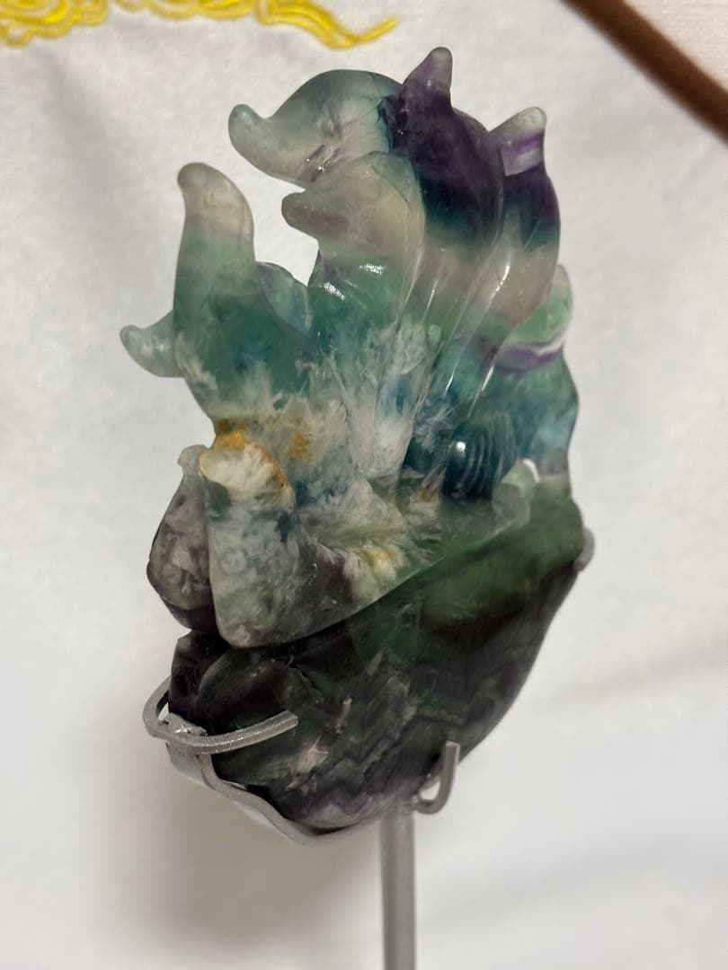 【天然石】フェザーフローライト　九尾　置物　美品 台座付き