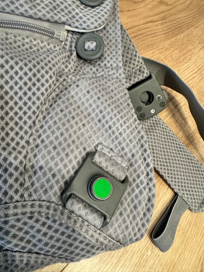 mii様【美品】nuna ヌナ カドルクリック 抱っこ紐 / 色:フォグ