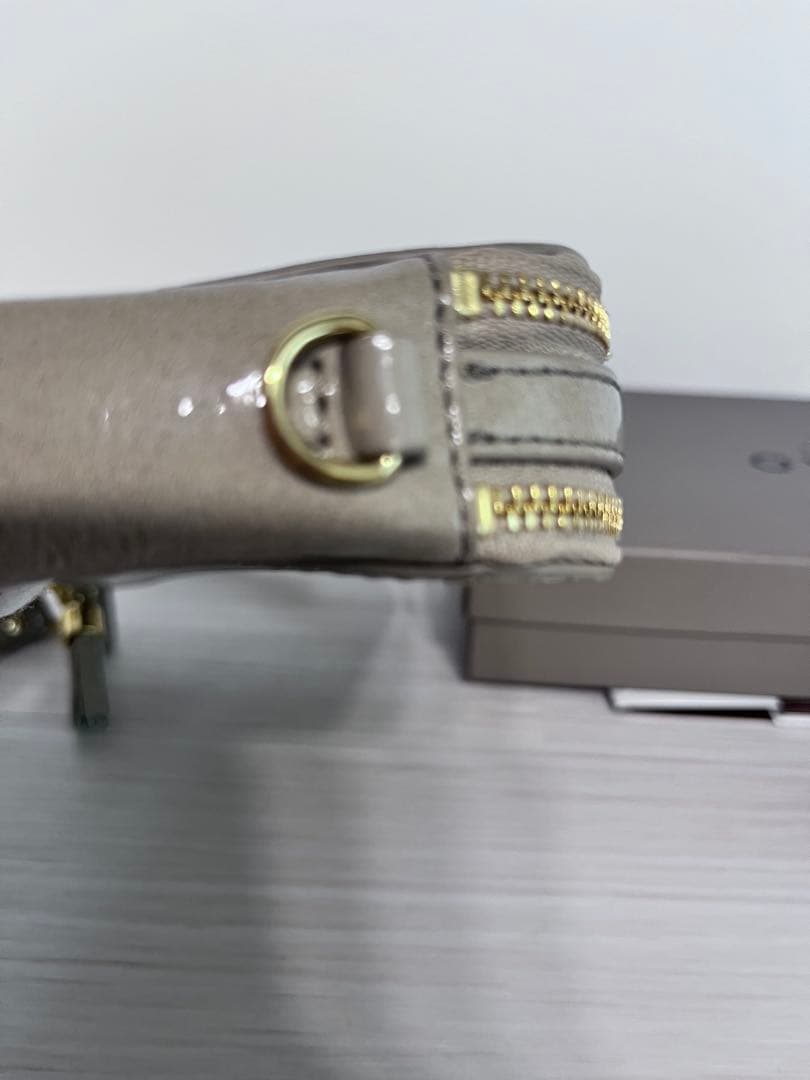 ATAO アタオ アミュレットケリー パールグレージュ