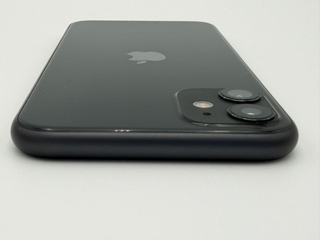 Apple iPhone 11 64GBブラック 本体【SIMロック解除済】