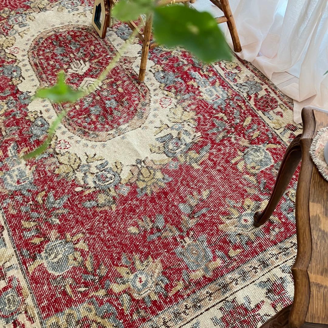 クラシカル柄✳︎114×210レッド　ブルーグレー　ローズ　トルコヴィンテージラグ