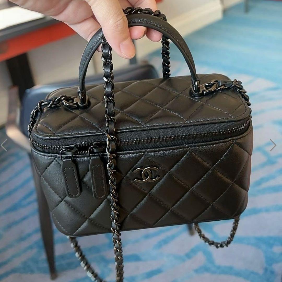 CHANEL シャネル　バニティ　ショルダーバッグ　ラムスキン
