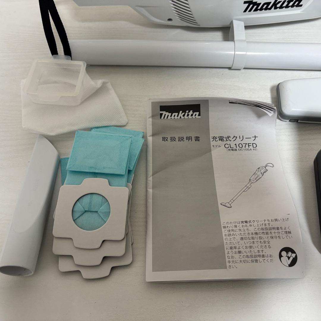 Makita CL107FD 充電式クリーナー 紙パック付き