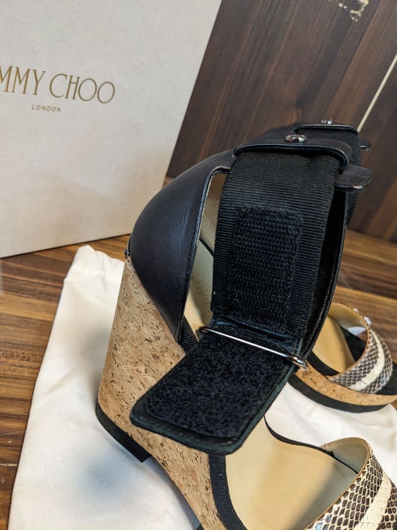 花*様 D1074　ジミーチュウ　ウェッジソール　ストラップ　調節可能　黒　ヘビ