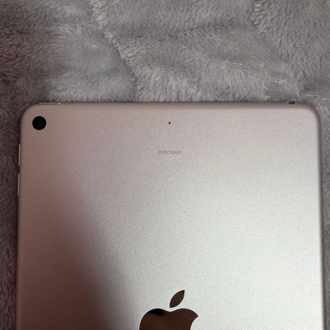 Apple iPad シルバー 本体 箱付き　第五世代