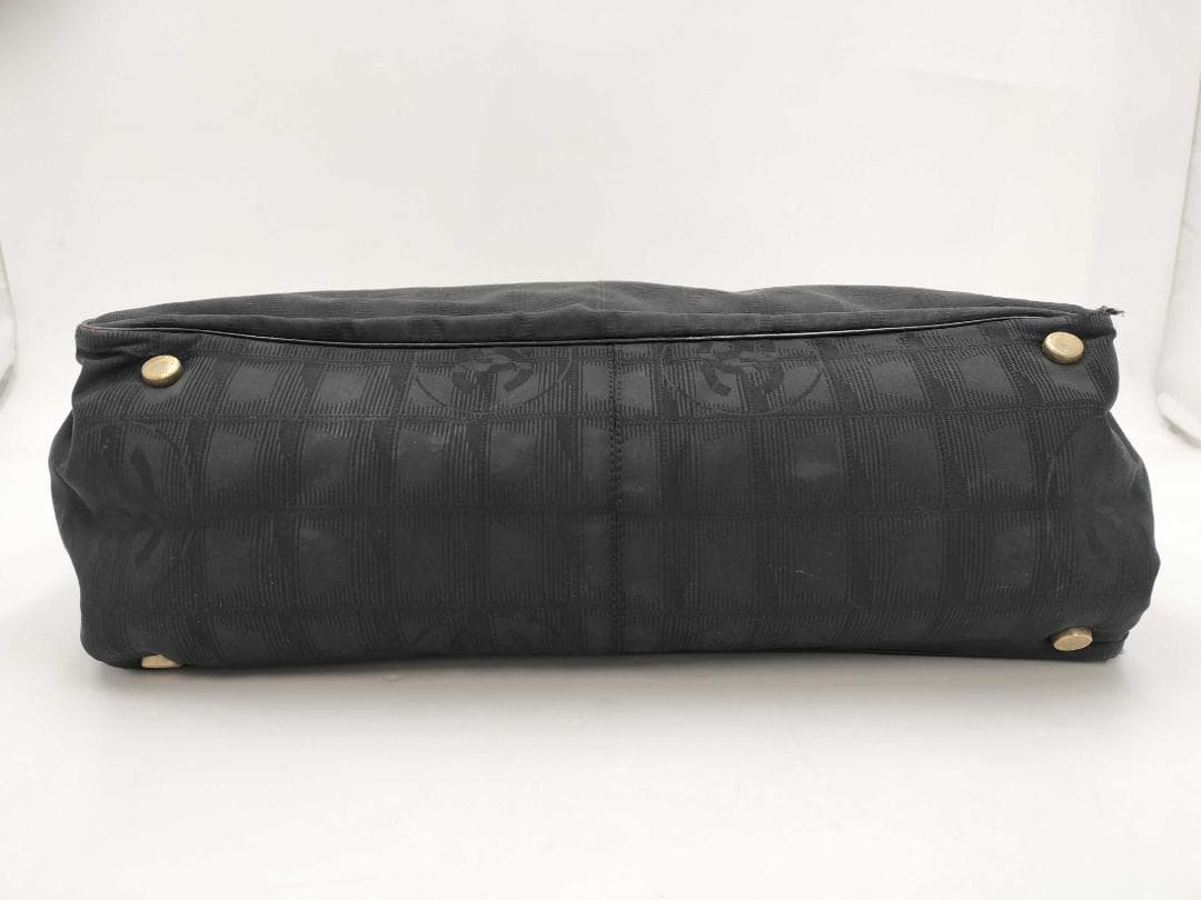 CHANEL シャネル のニュートラベルラインのトートバッグシリアルあり