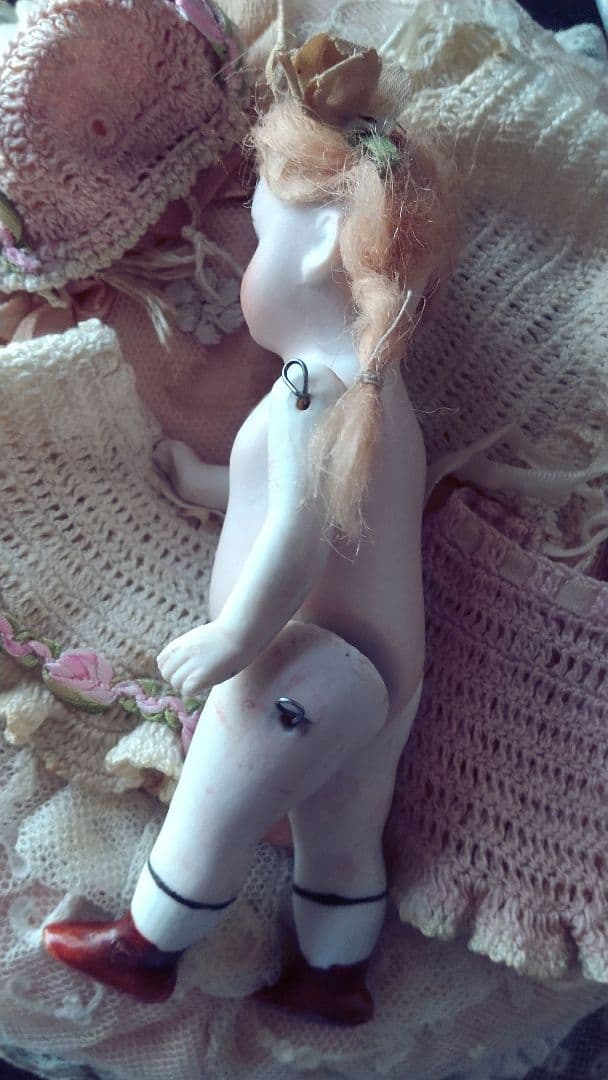 Hertwig❀アンティークビスクドール　おさげの女の子♪小物付